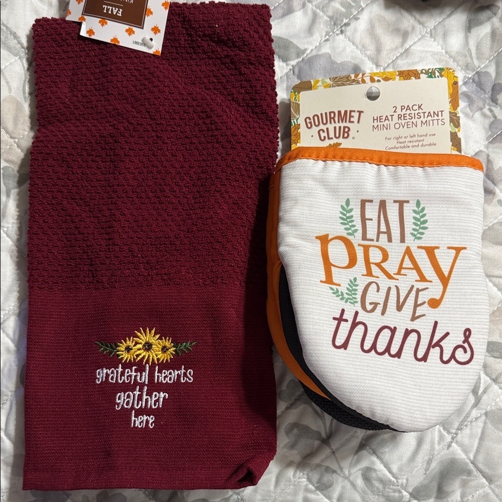 Burgundy Kitchen Towel and Oven Mitt Set